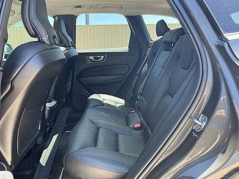 Used 2020 Volvo XC60 T6 Momentum AWD/4WD image 13