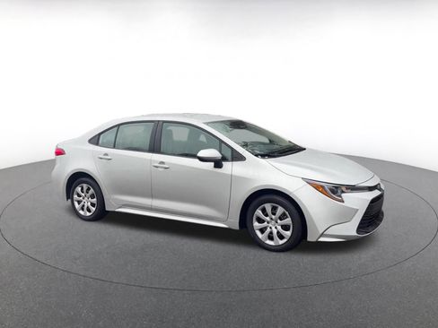 Used 2025 Toyota Corolla LE image 2