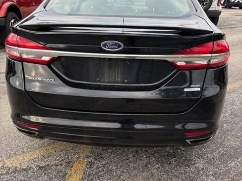 Used 2017 Ford Fusion SE FWD image 6