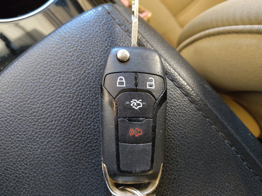 Used 2015 Ford Fusion SE FWD image 32