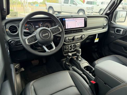New 2026 Jeep Wrangler Unlimited Sahara AWD/4WD image 12