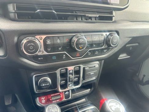 Used 2024 Jeep Wrangler Unlimited AWD/4WD image 18