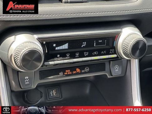 Certified 2025 Toyota RAV4 LE AWD/4WD image 33