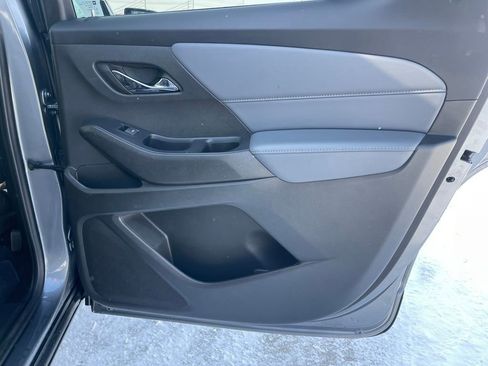 Used 2021 Chevrolet Traverse LT image 24