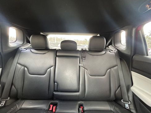 Used 2025 Jeep Compass Limited image 40