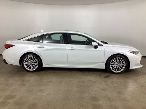 Used 2020 Toyota Avalon Limited w/ Advanced Safety Package FWD image 4