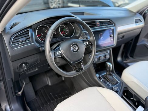 Used 2020 Volkswagen Tiguan SE image 15