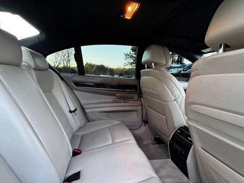 Used 2015 BMW 750i RWD image 11