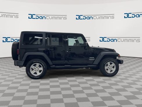 Used 2017 Jeep Wrangler Unlimited Sport w/ Quick Order Package 24S AWD/4WD image 9