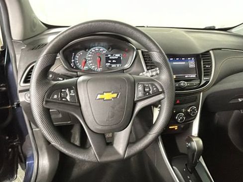 Used 2021 Chevrolet Trax LT FWD image 14