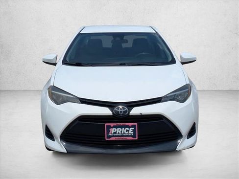 Used 2018 Toyota Corolla LE FWD image 2