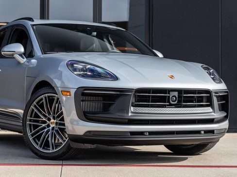Certified 2026 Porsche Macan GTS AWD/4WD image 9