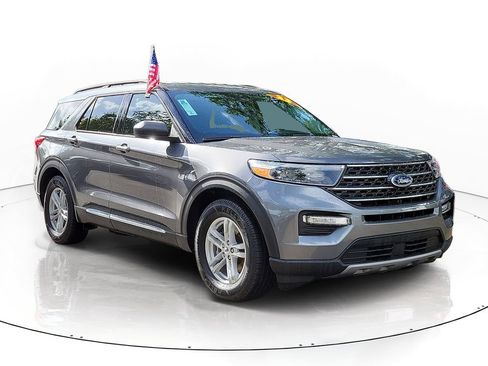 Used 2023 Ford Explorer XLT w/ Equipment Group 202A RWD image 2