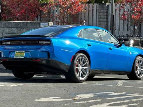 New 2026 Dodge Charger Daytona Scat Pack image 4