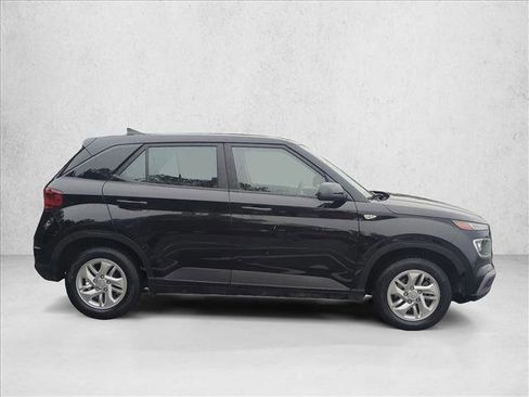 Used 2022 Hyundai Venue SE image 4