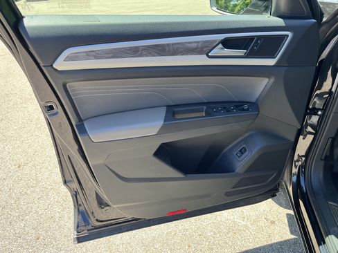Certified 2023 Volkswagen Atlas Cross Sport SE w/ Panoramic Sunroof Package AWD/4WD image 18