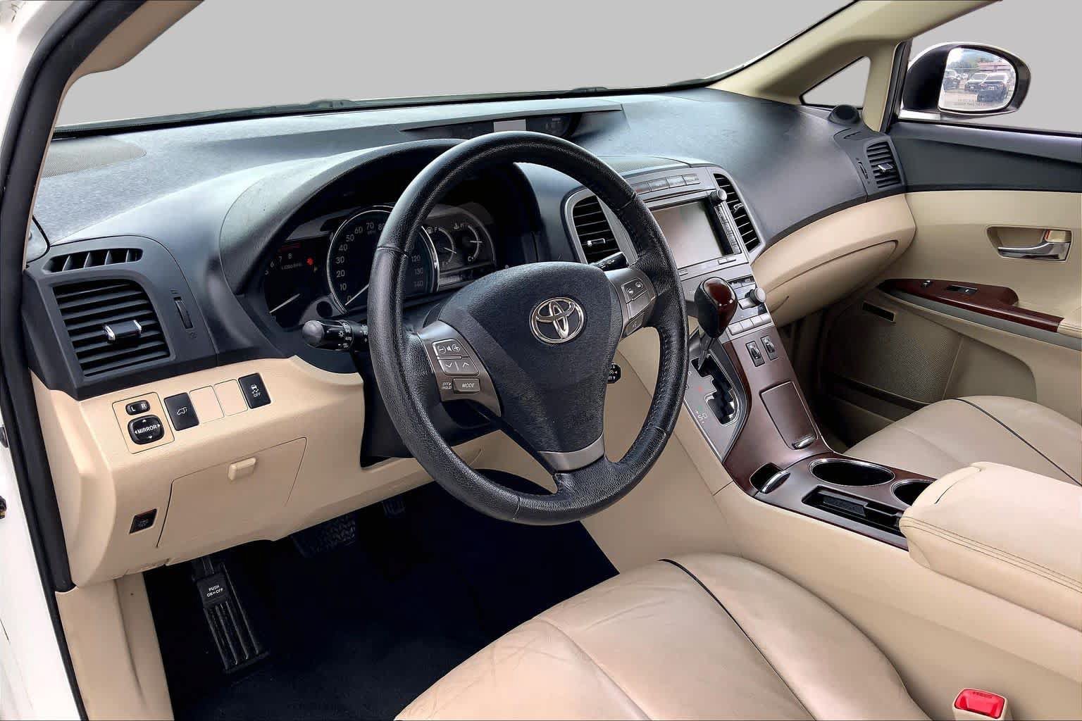 Used 2010 Toyota Venza AWD image 15