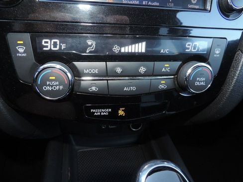 Used 2018 Nissan Rogue SV image 24