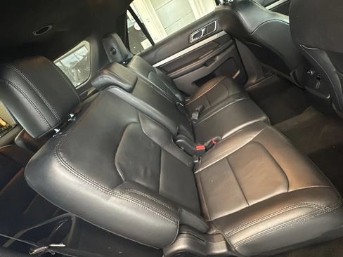 Used 2018 Ford Explorer XLT w/ Equipment Group 202A FWD image 24