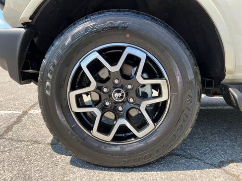 Used 2025 Ford Bronco Outer Banks AWD/4WD image 17