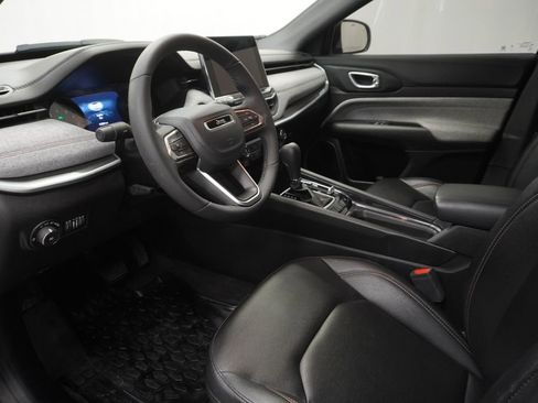 Certified 2024 Jeep Compass Latitude AWD/4WD image 17
