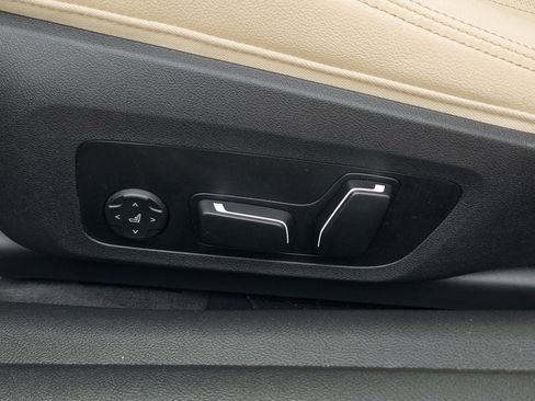 Used 2025 BMW 430i Convertible w/ Convenience Package image 11