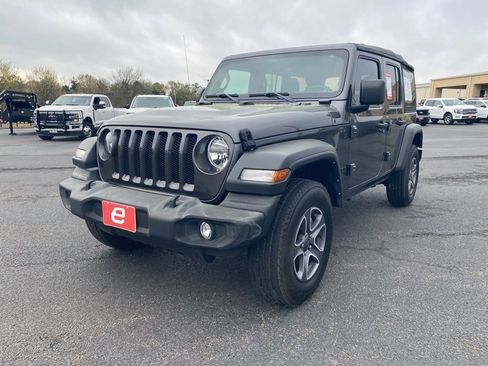 Used 2022 Jeep Wrangler Unlimited Sport image 3