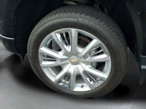 Used 2023 Chevrolet Silverado 1500 High Country w/ High Country Premium Package AWD/4WD image 18