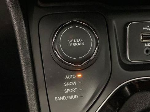 Used 2022 Jeep Cherokee Limited AWD/4WD image 20