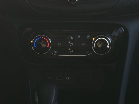 Used 2023 Buick Encore GX Preferred w/ Cold Weather Comfort Package image 39