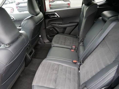Used 2025 Mitsubishi Outlander SE AWD/4WD image 8
