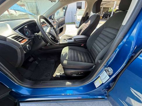 Used 2018 Ford Fusion SE w/ Fusion SE Technology Package FWD image 6