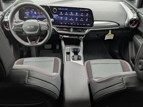 Used 2025 Chevrolet Equinox EV RS image 22