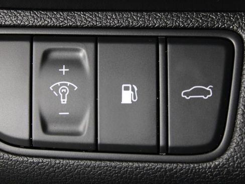 Used 2023 Genesis G70 2.0T RWD image 22