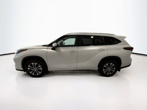 Certified 2026 Toyota Highlander XLE AWD/4WD image 4