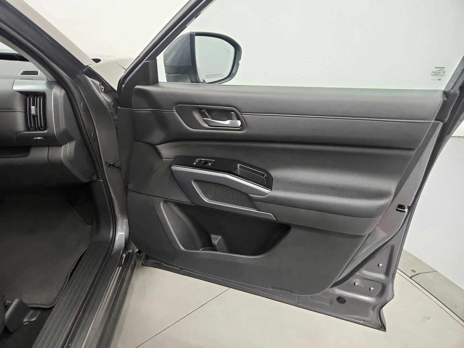 Used 2024 Nissan Pathfinder SL FWD image 31