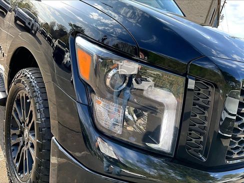 Used 2019 Nissan Titan SV w/ SV Convenience Package image 27