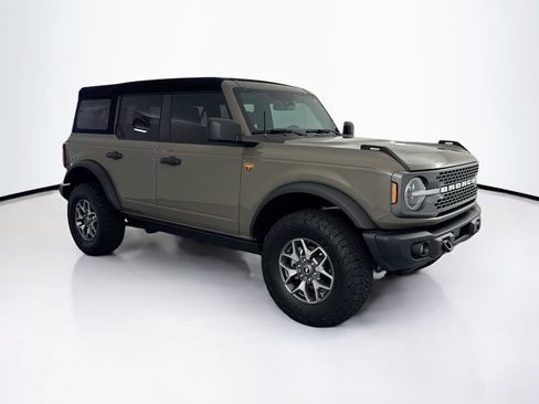 Used 2025 Ford Bronco Badlands AWD/4WD image 3