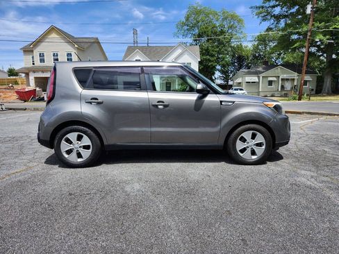 Used 2016 Kia Soul FWD image 16