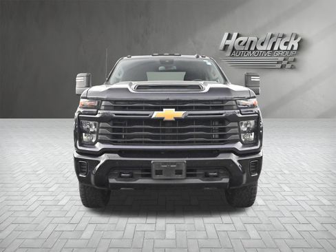 Used 2024 Chevrolet Silverado 2500 Custom w/ Custom Value Package image 5