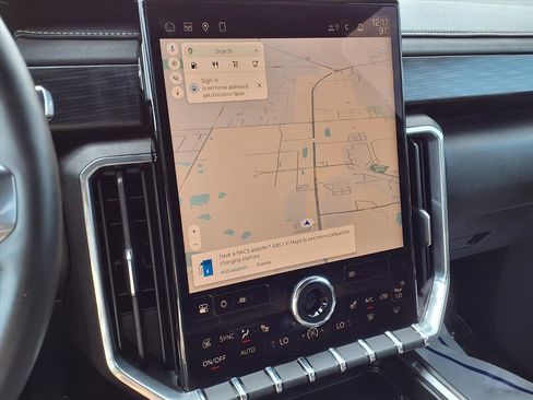 Used 2025 GMC Acadia Elevation image 8