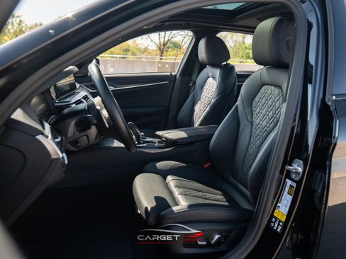 Used 2022 BMW 540i xDrive w/ M Sport Package image 9