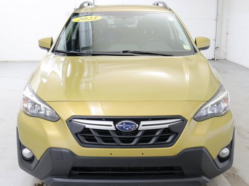 Used 2023 Subaru Crosstrek 2.0i Premium image 2
