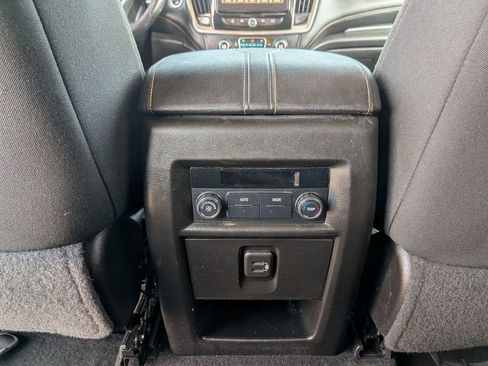 Used 2018 Chevrolet Traverse LT FWD image 34