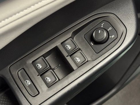 New 2025 Volkswagen Taos SE image 17