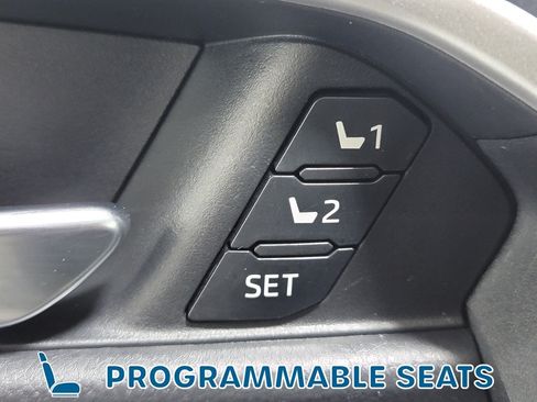 Used 2023 Toyota RAV4 XLE Premium AWD/4WD image 29