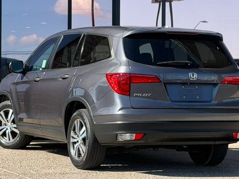 Used 2017 Honda Pilot EX image 10