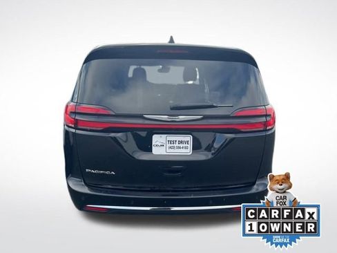 Used 2024 Chrysler Pacifica Touring-L image 5