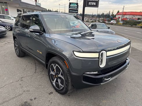 Used 2023 Rivian R1S Adventure image 14