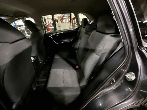 Used 2020 Toyota RAV4 XLE image 19